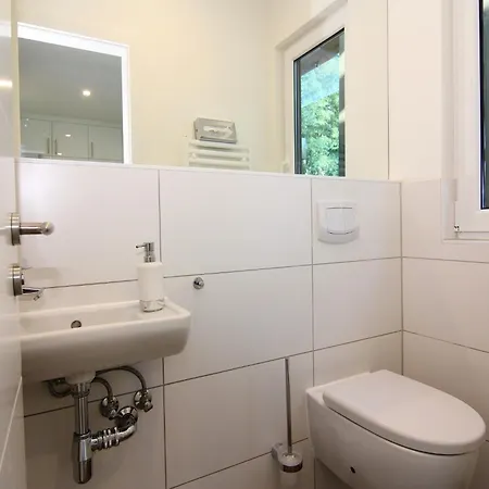 بيت للعطل Mit Aussensauna In